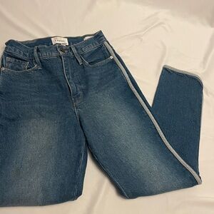 Frame Denim Le Sylvie Crop Jeans in Mid Wash Crop Indigo